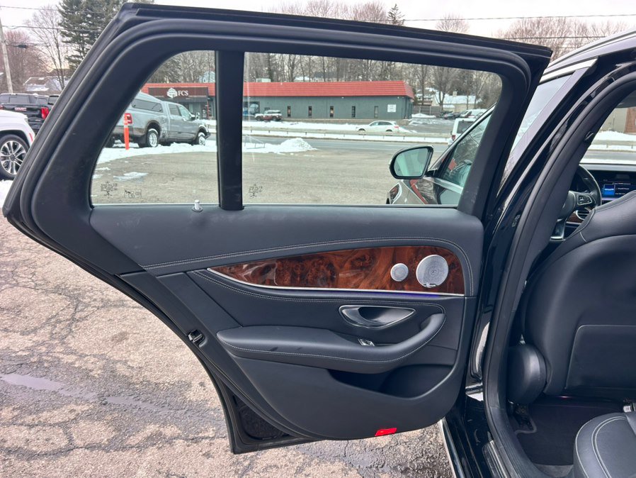 Used 2017 Mercedes-Benz E 400 4MATIC Wagon image 18