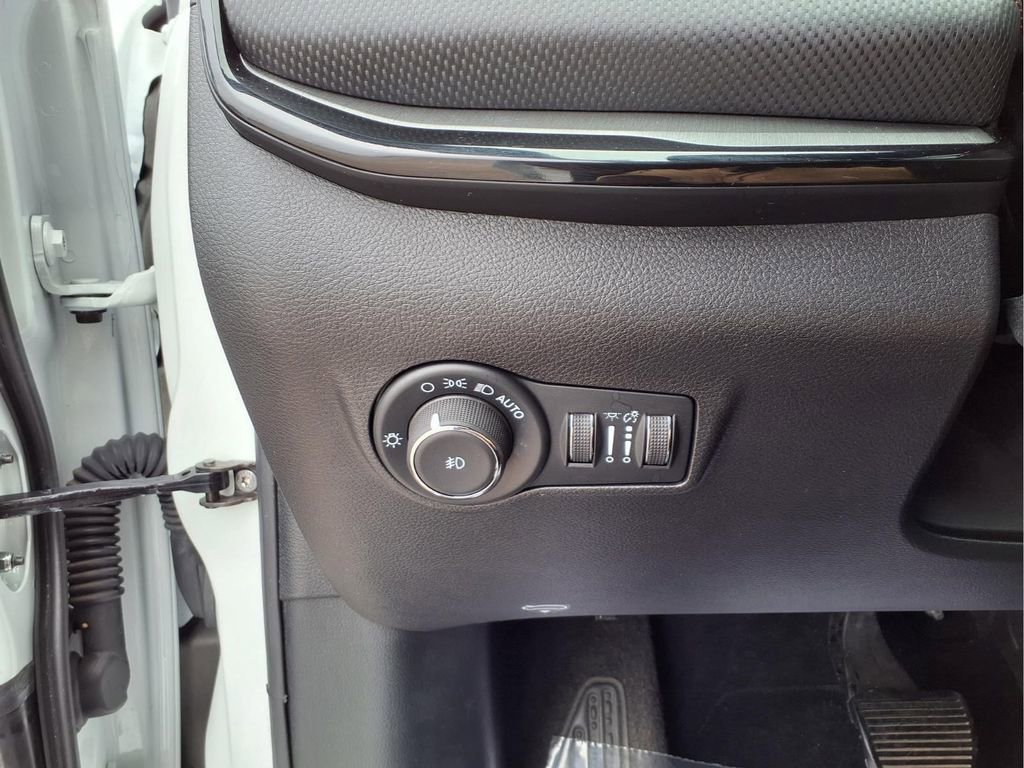 Used 2025 Jeep Compass Trailhawk AWD/4WD image 20
