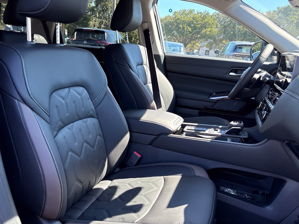 New 2026 Nissan Pathfinder Platinum FWD image 5