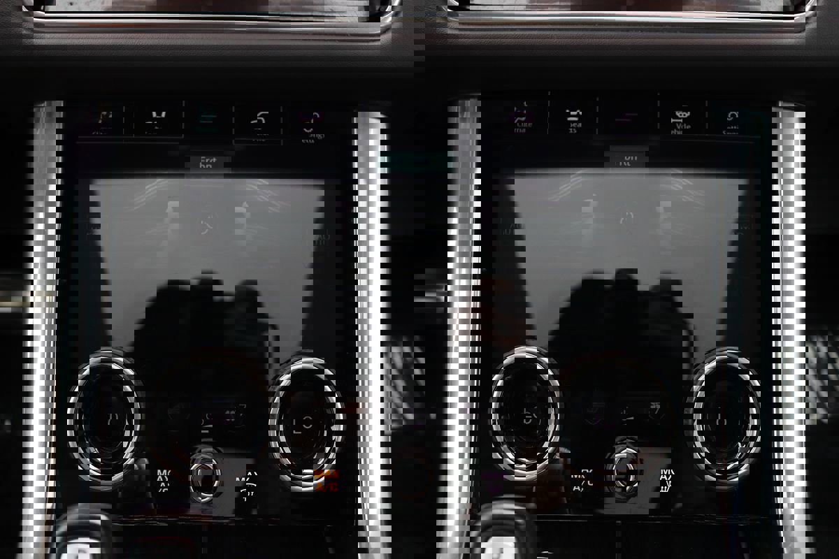 Used 2018 Land Rover Range Rover Sport HSE Dynamic image 28