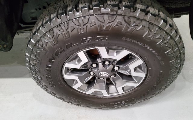 Used 2016 Toyota Tacoma TRD Off-Road image 34
