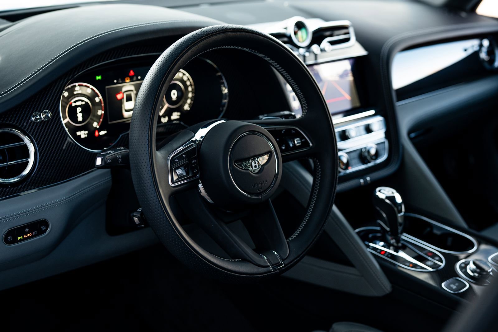 Certified 2025 Bentley Bentayga image 2