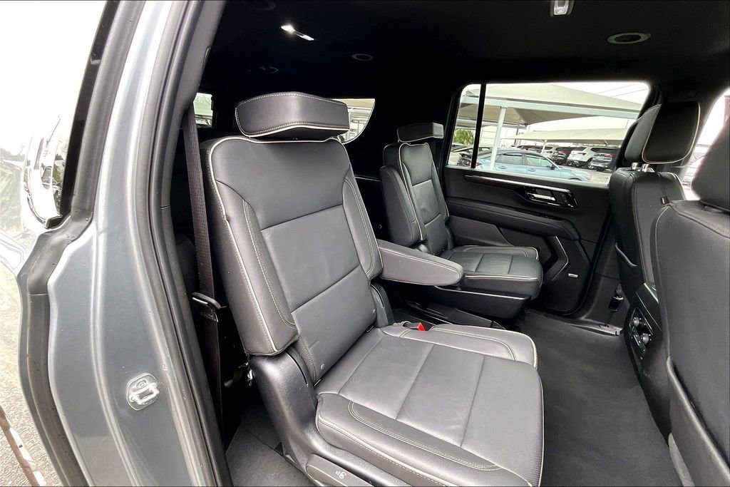 Used 2025 Chevrolet Suburban Premier image 37