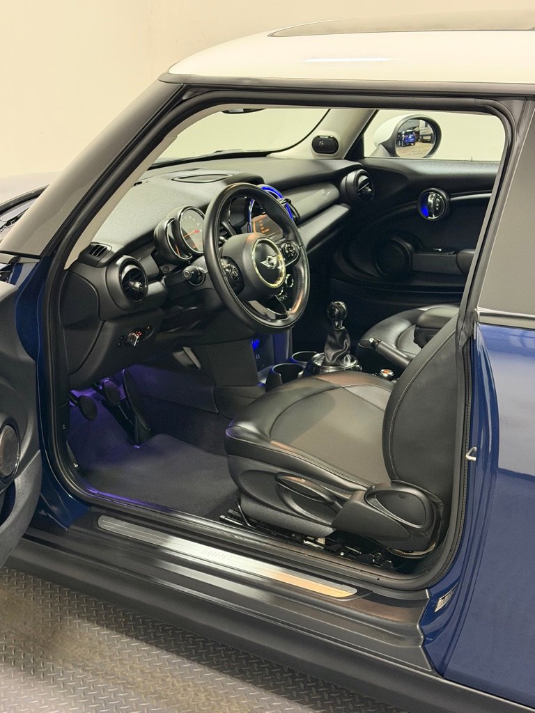 Used 2014 MINI Cooper 2-Door Hardtop image 8