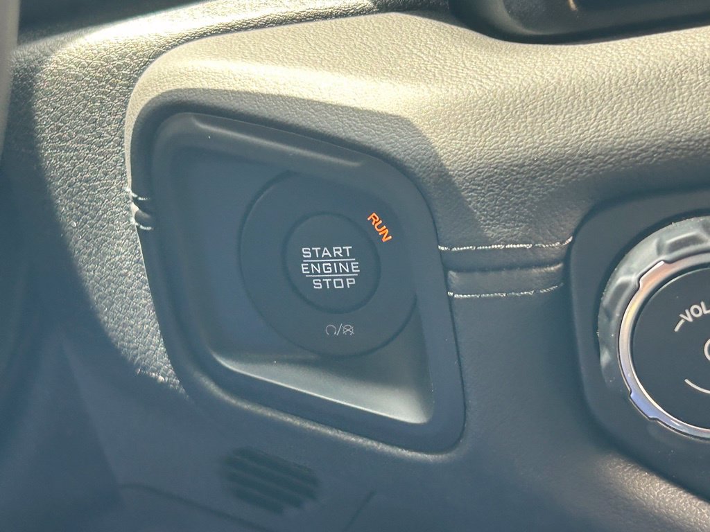 Used 2024 Jeep Wrangler Unlimited Sahara AWD/4WD image 39