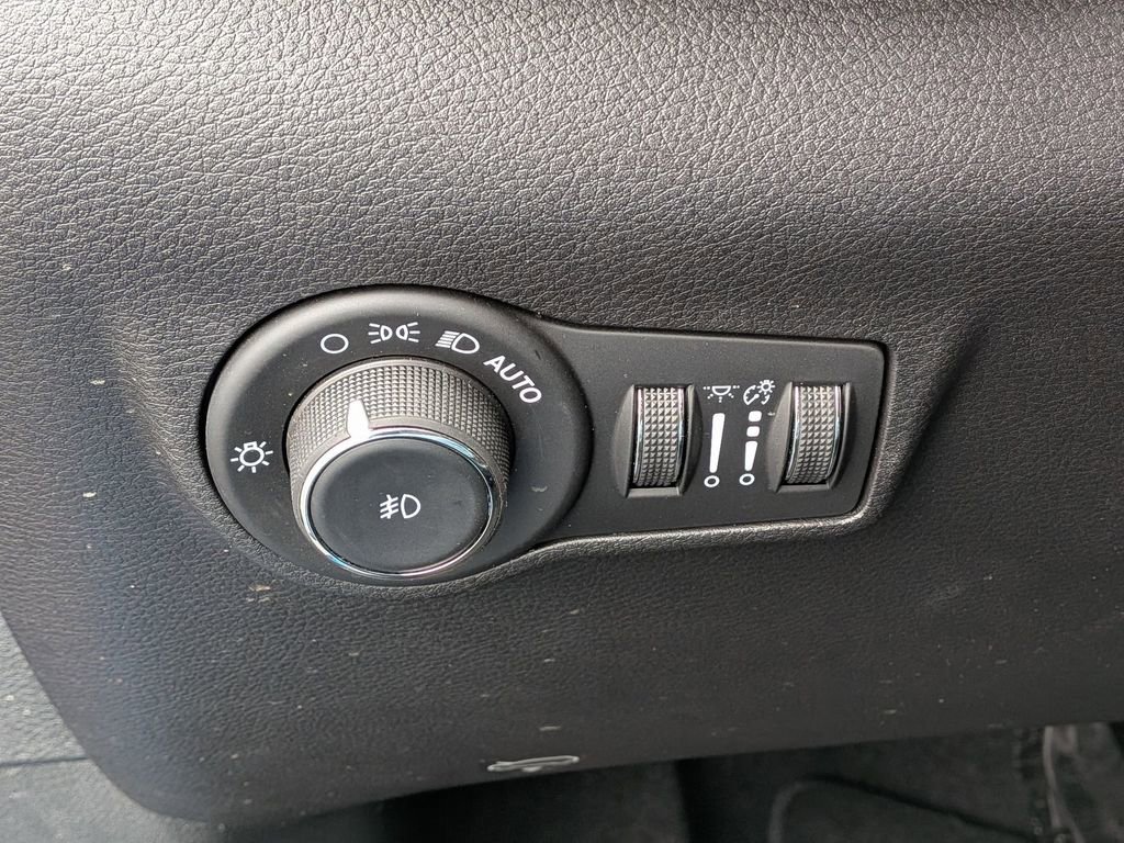 Used 2024 Jeep Compass Limited w/ Sun and Sound Group image 27