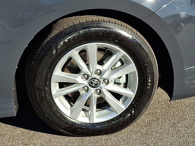 Used 2025 Toyota Camry LE image 10
