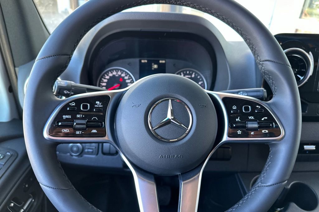 Used 2024 Mercedes-Benz Sprinter 4500 image 18