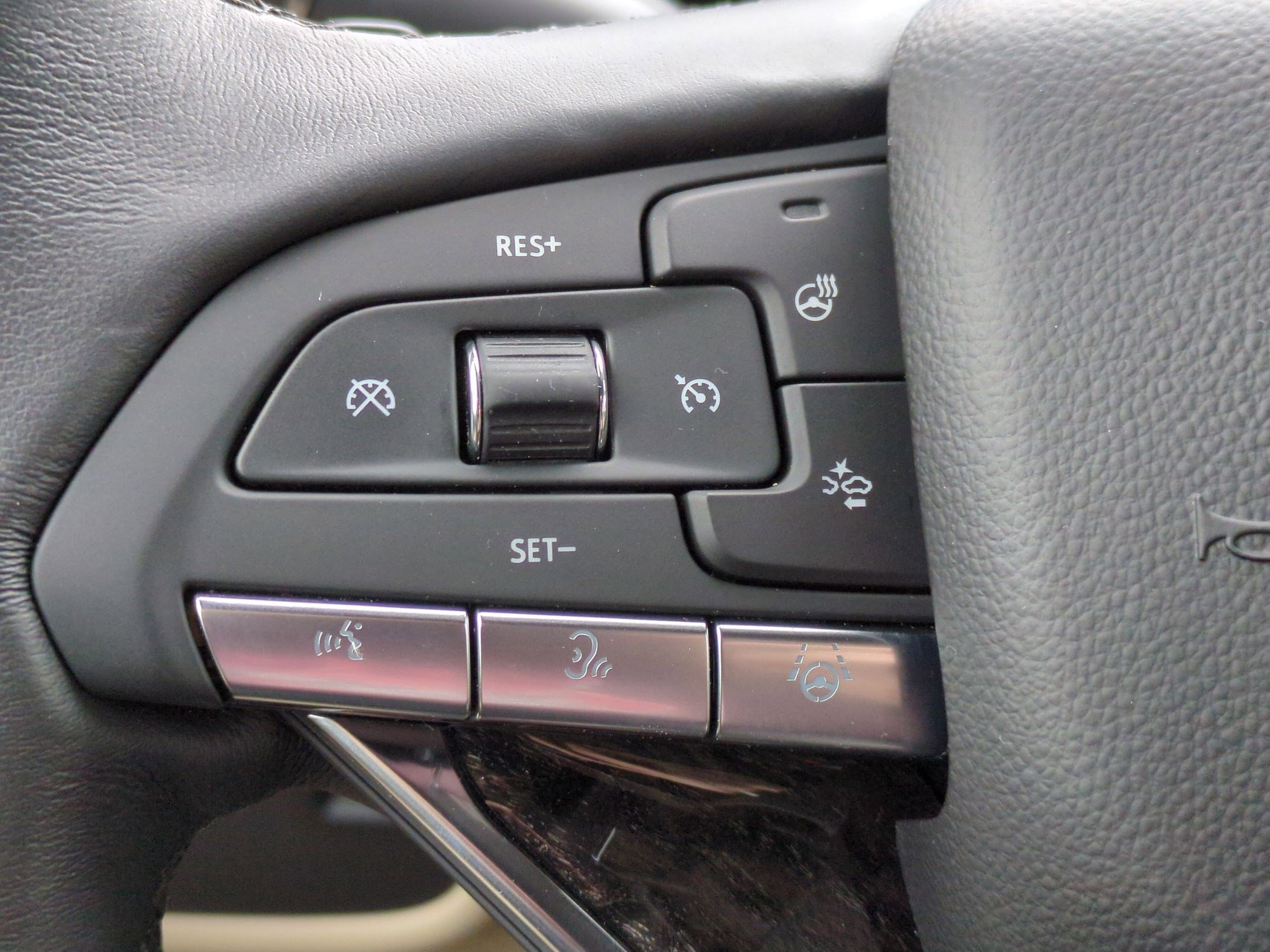 Used 2023 Cadillac Escalade Premium Luxury AWD/4WD image 19