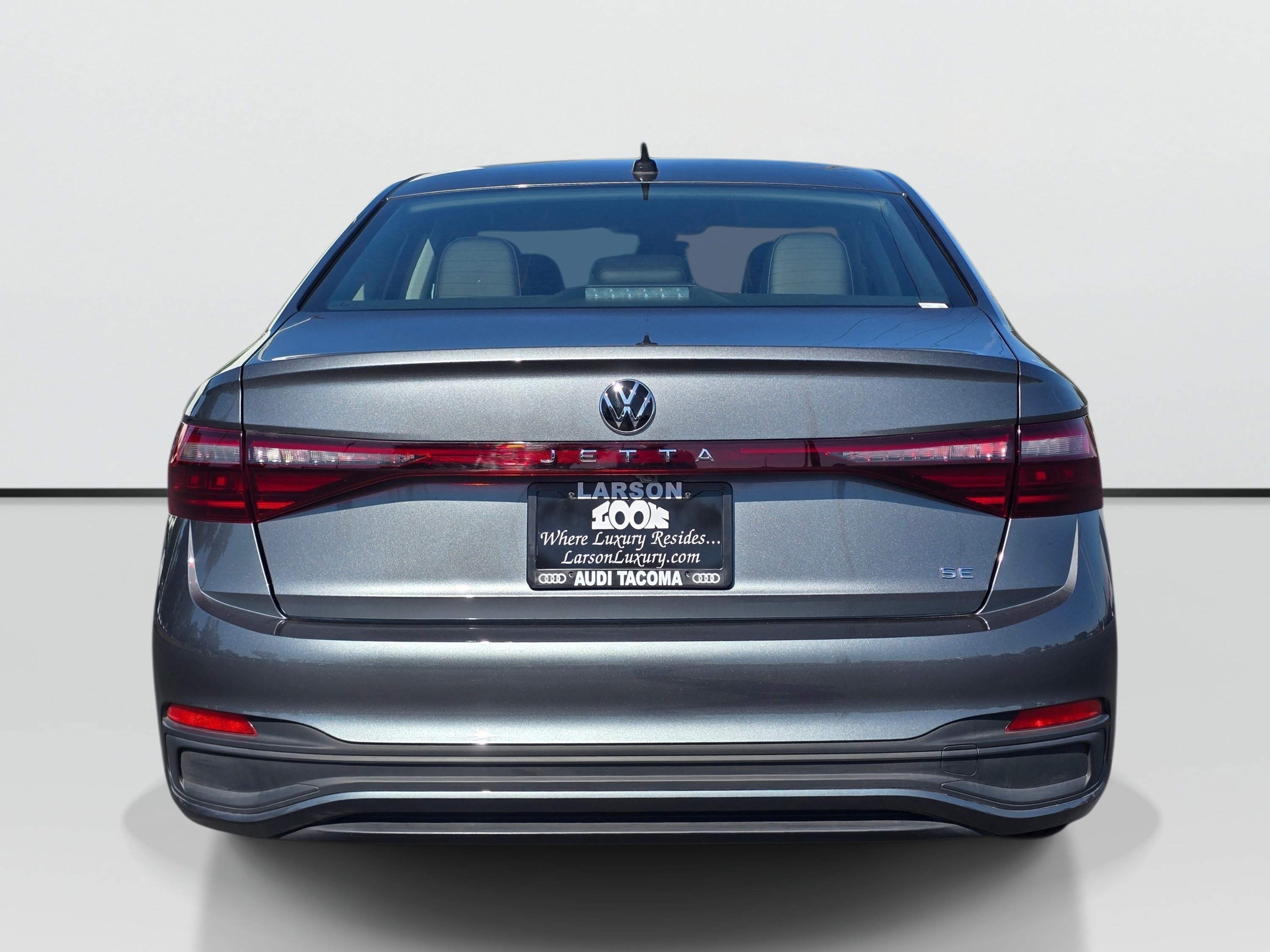 Used 2025 Volkswagen Jetta SE w/ Sunroof Package FWD image 4