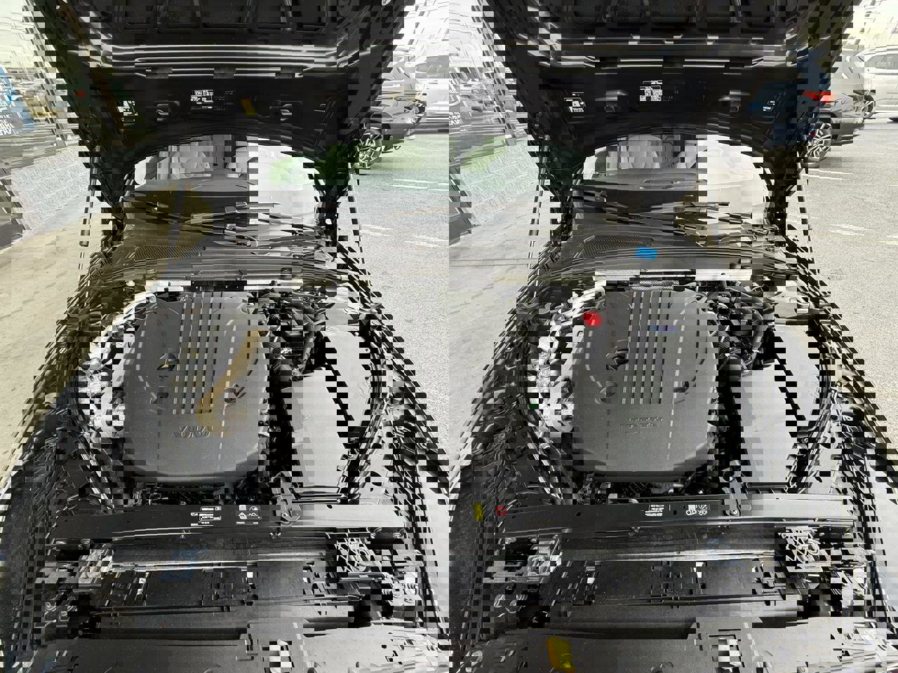 Used 2024 Volvo V60 B5 Cross Country Plus image 48