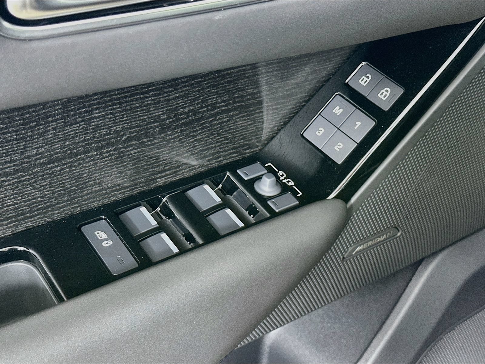 New 2026 Land Rover Range Rover Velar S AWD/4WD image 17