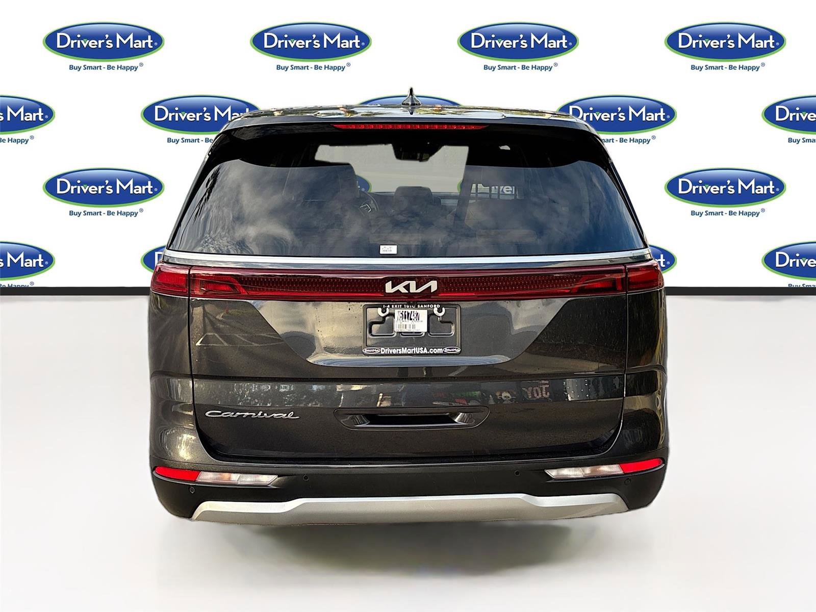 Used 2022 Kia Carnival LX image 7