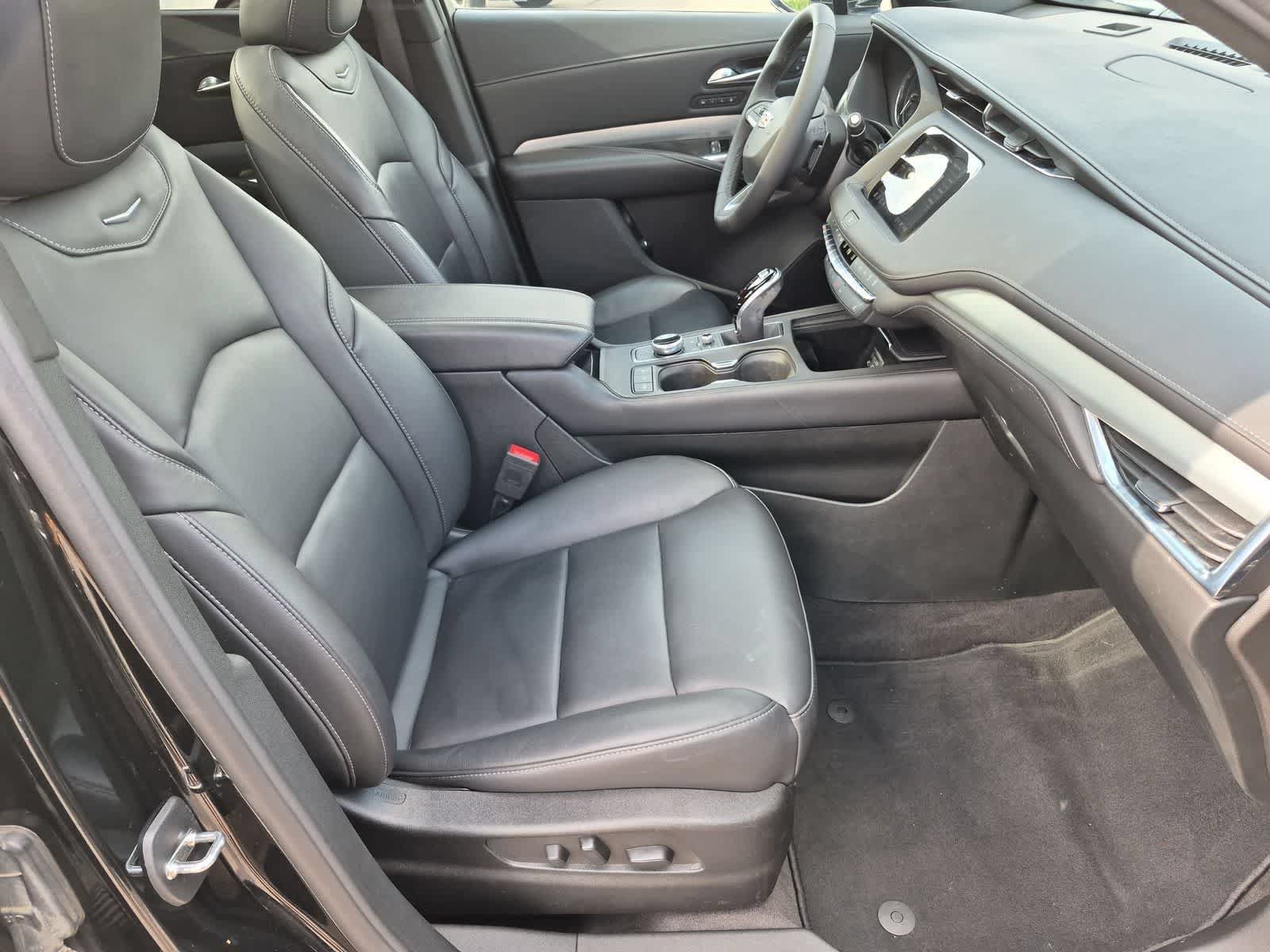 Used 2022 Cadillac XT4 Premium Luxury w/ Enhanced Visibility Package FWD image 23