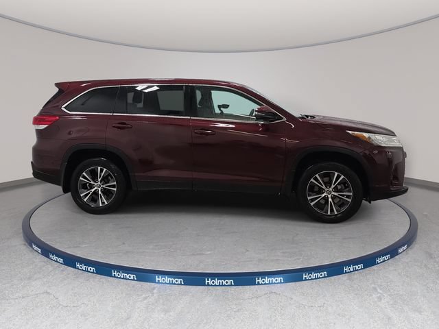 Used 2019 Toyota Highlander LE AWD/4WD image 5