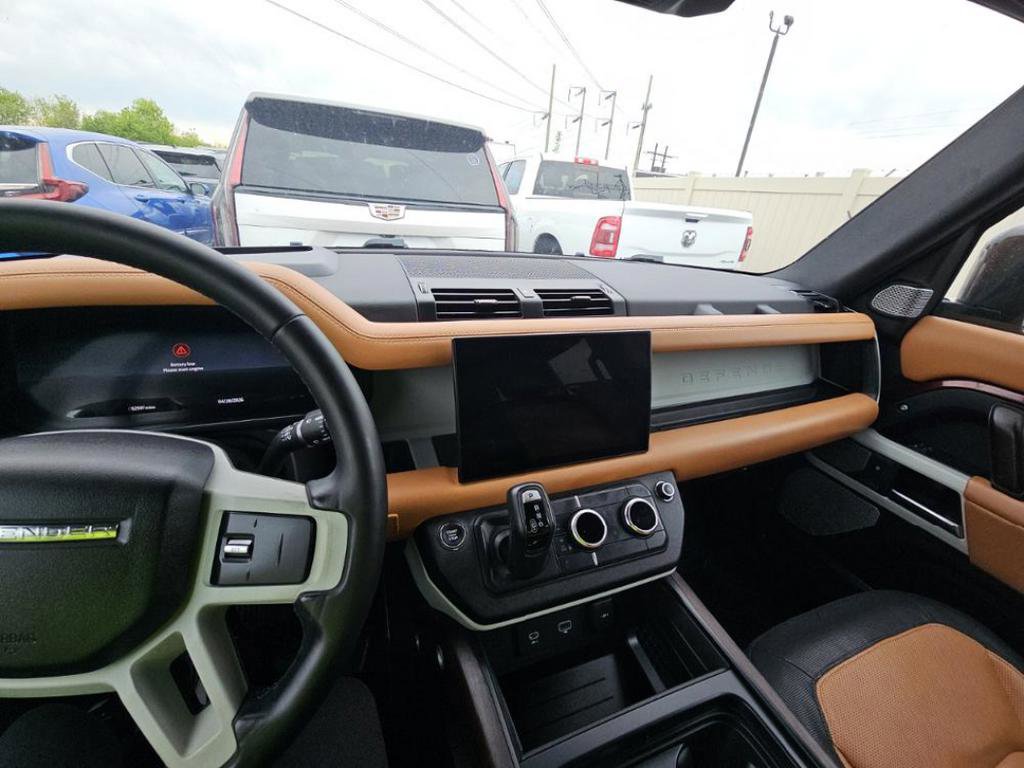 Used 2023 Land Rover Defender 130 X-Dynamic SE AWD/4WD image 6
