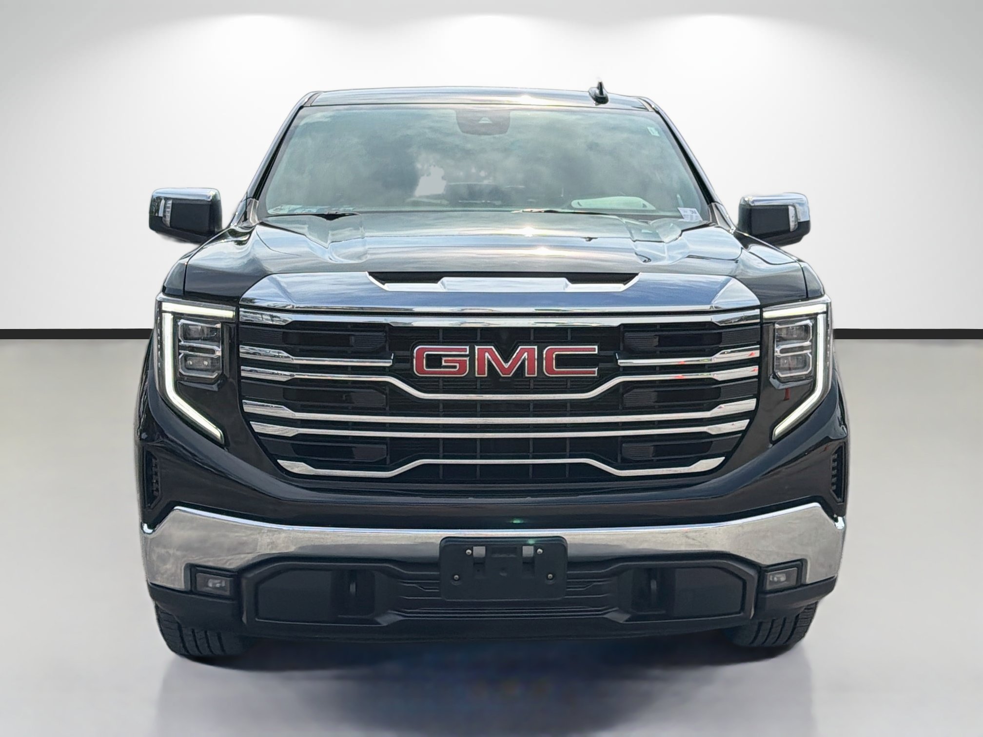 Used 2025 GMC Sierra 1500 SLT AWD/4WD image 8