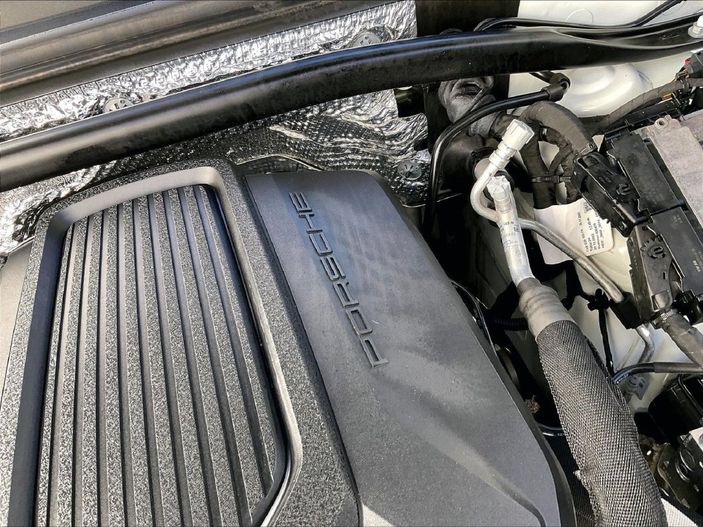 Certified 2023 Porsche Macan AWD/4WD image 34