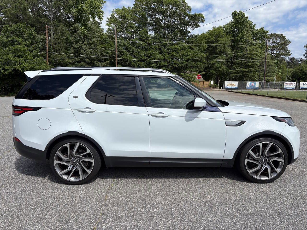 Used 2017 Land Rover Discovery HSE AWD/4WD image 7