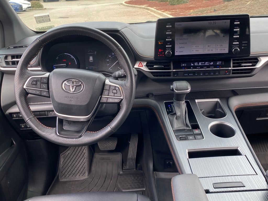 Used 2024 Toyota Sienna XSE image 10