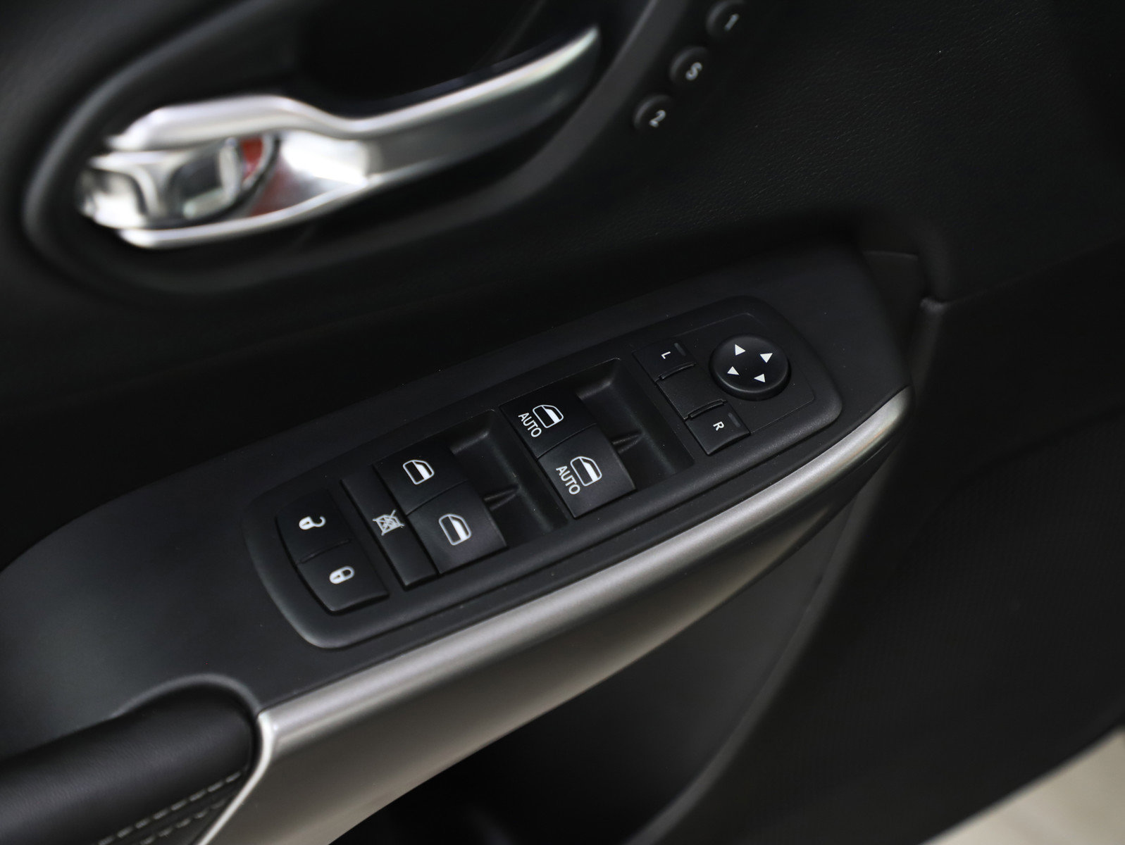 Used 2019 Jeep Cherokee Limited image 20