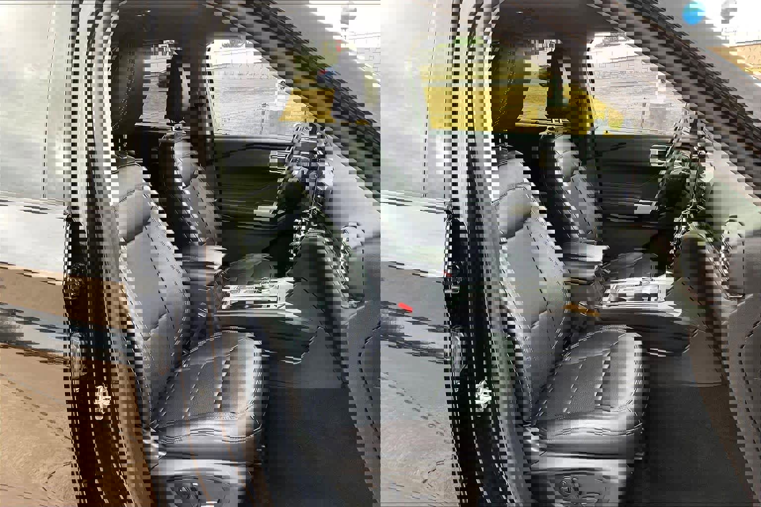 Used 2024 Ford Explorer Limited image 7