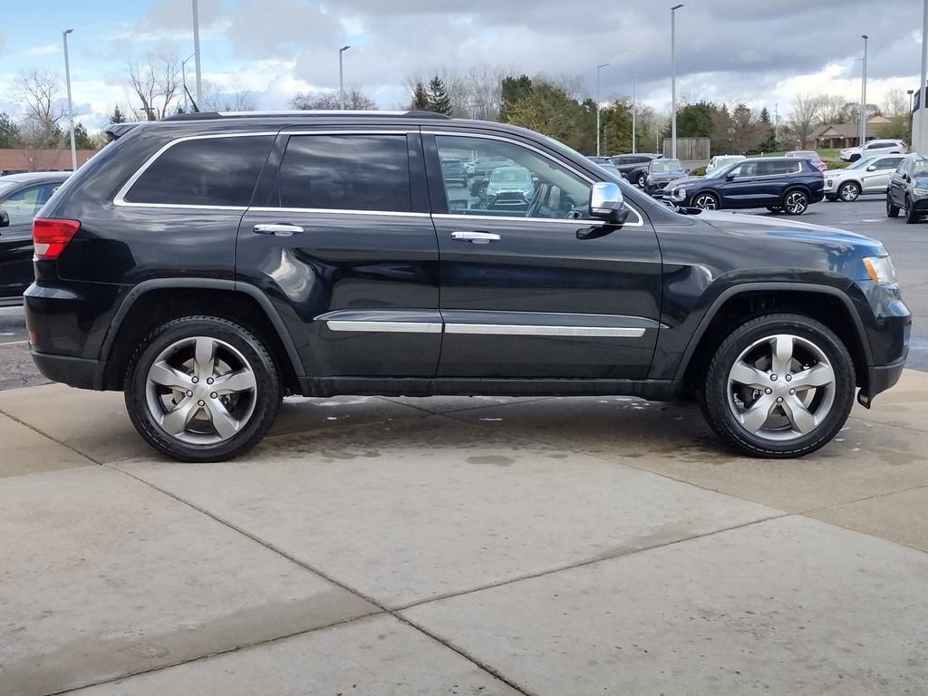 Used 2013 Jeep Grand Cherokee Overland w/ Advance Technology Group image 4