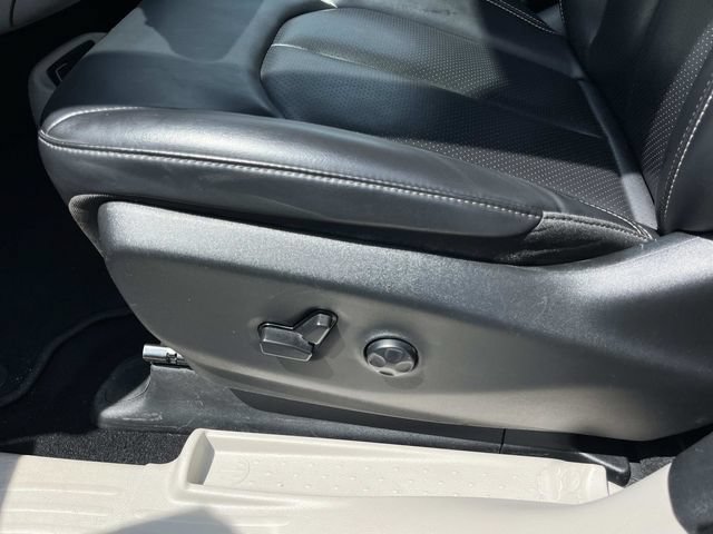 Used 2023 Chrysler Pacifica Touring-L FWD image 28