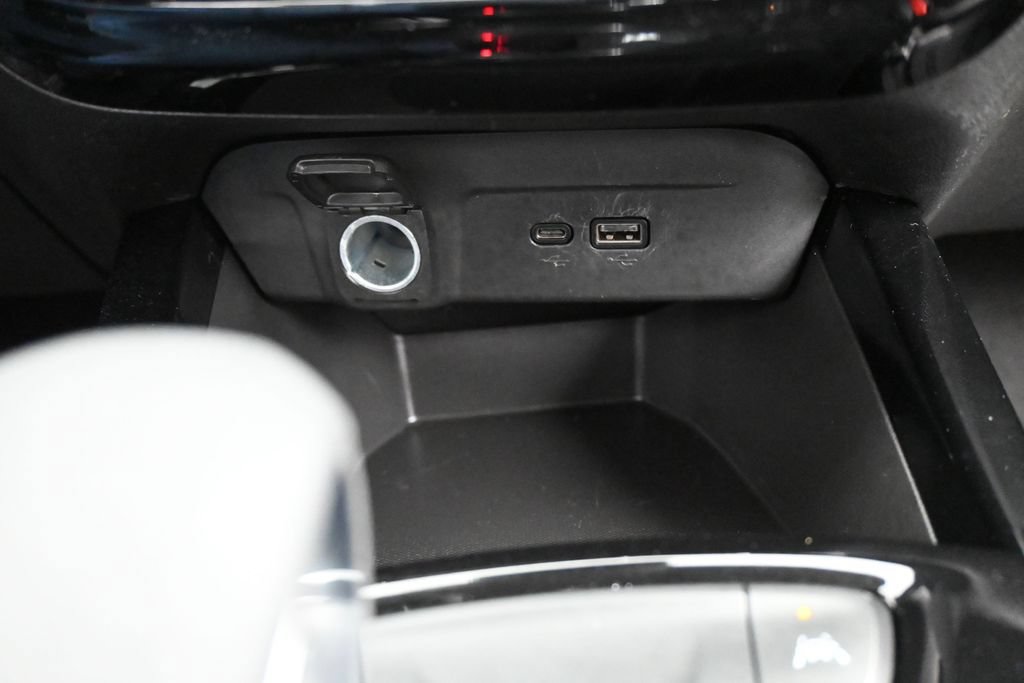 Used 2025 Chevrolet Trax LT FWD image 23