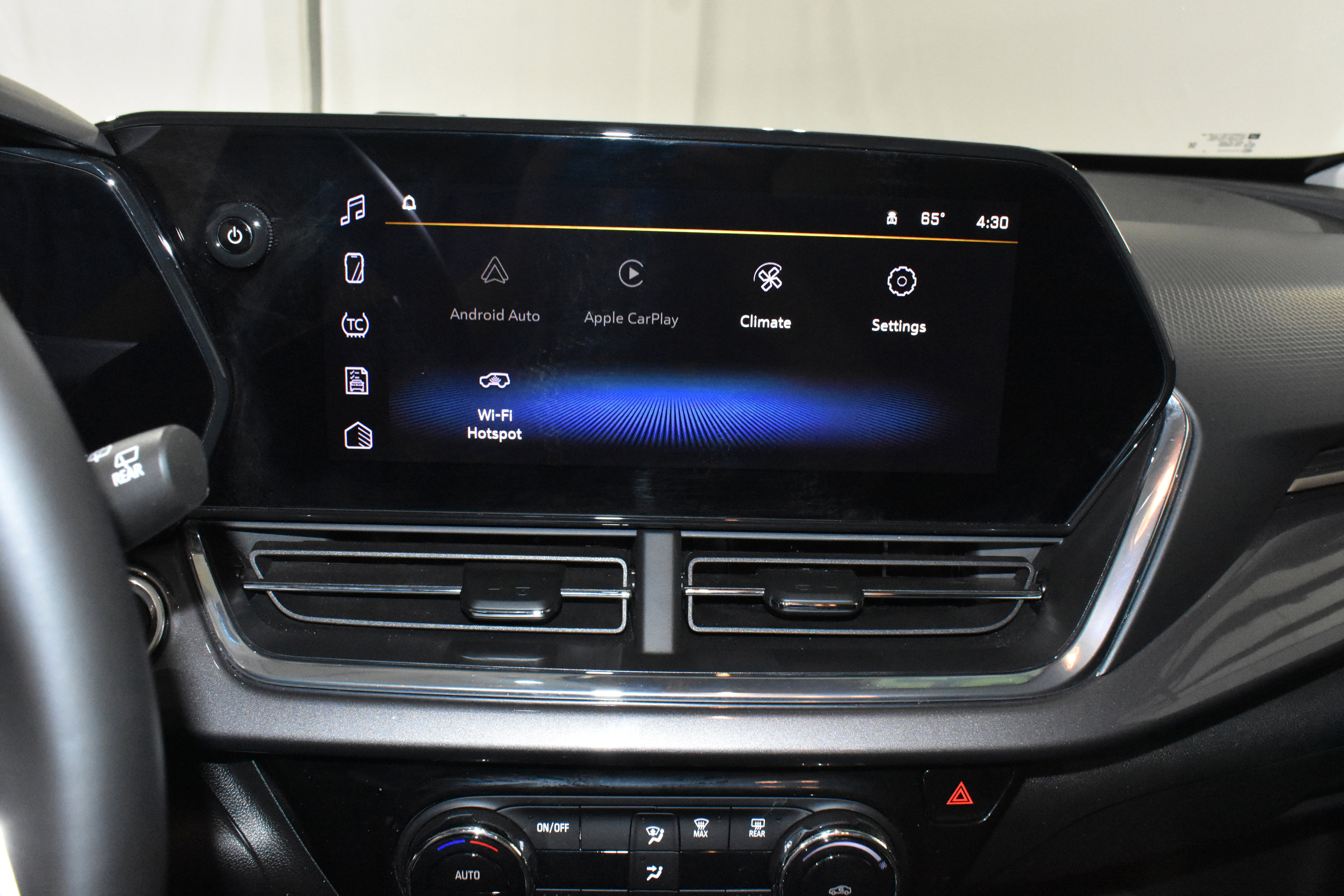 Used 2025 Chevrolet Trax ACTIV w/ Driver Confidence Package FWD image 19