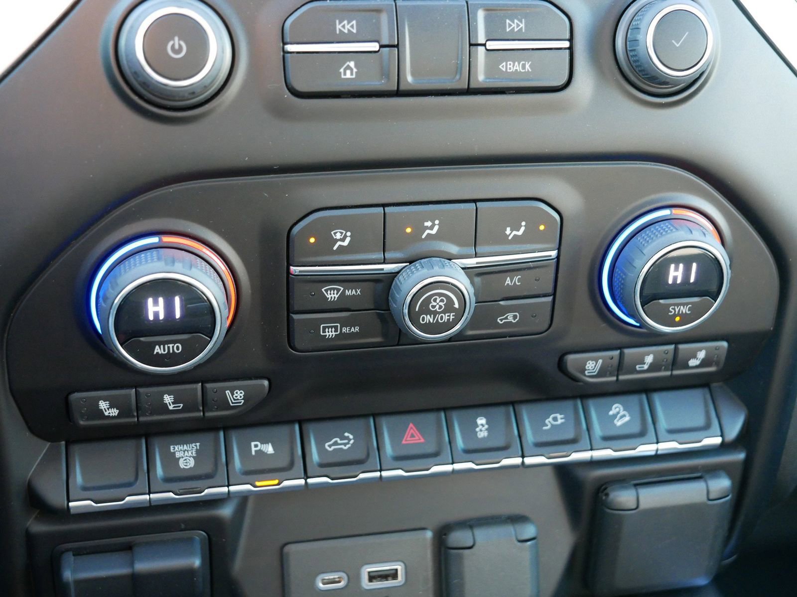 Used 2022 Chevrolet Silverado 3500 LTZ w/ LTZ Convenience Package image 28