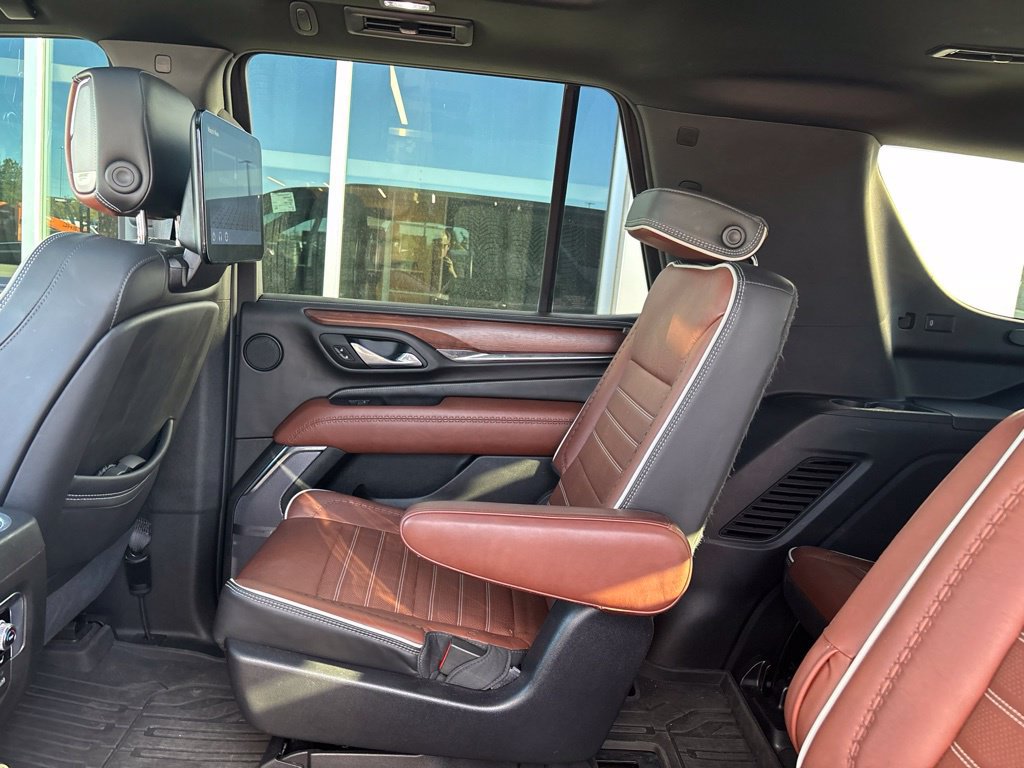 Used 2023 GMC Yukon Denali Ultimate w/ LPO, Floor Liner Package AWD/4WD image 10
