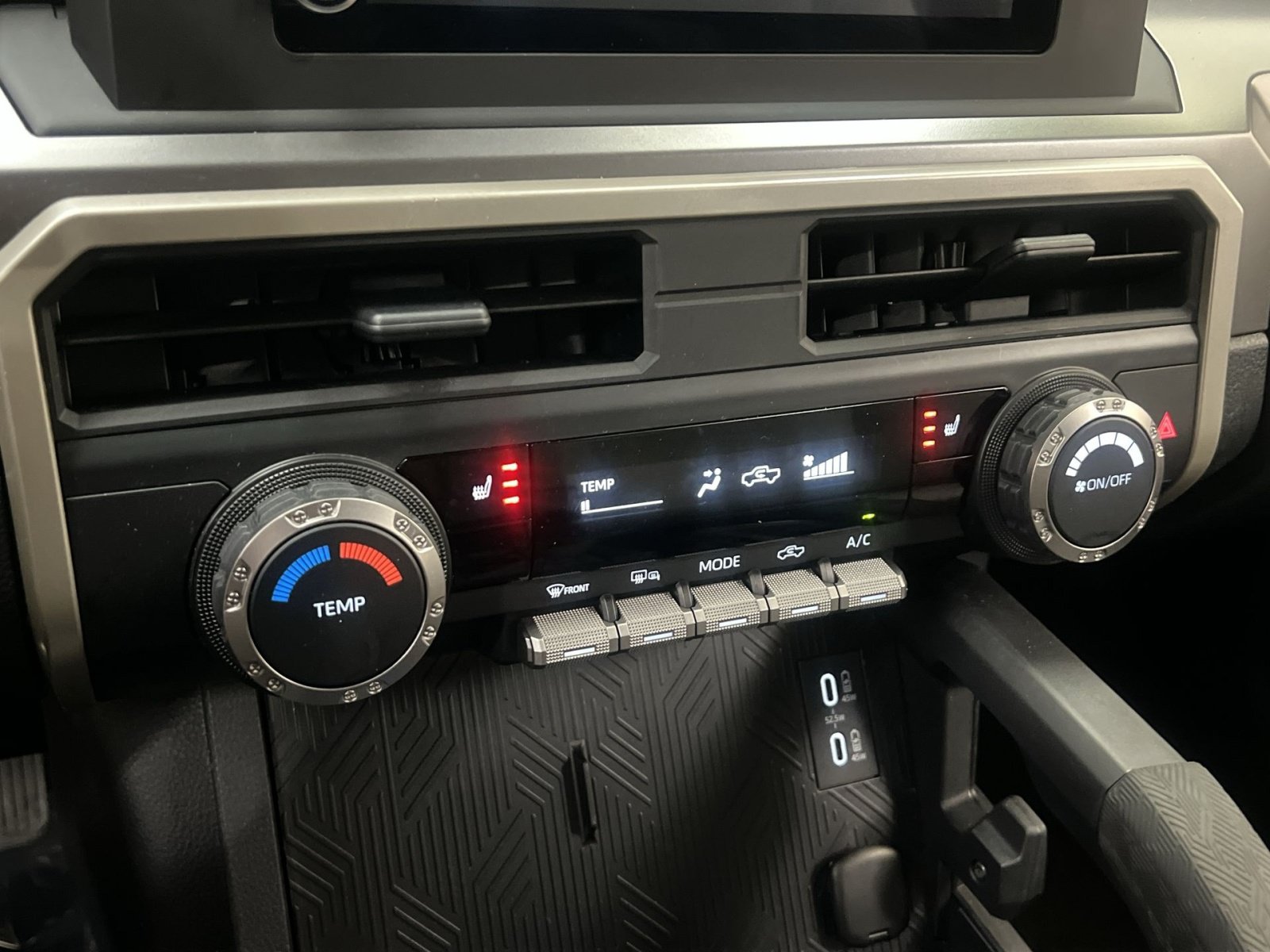 Used 2024 Toyota Tacoma SR5 AWD/4WD image 20