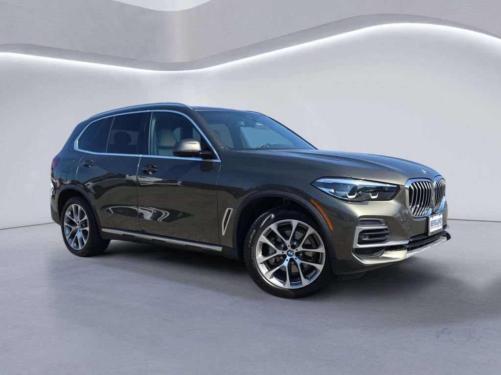 Used 2022 BMW X5 xDrive40i w/ Premium Package AWD/4WD image 2