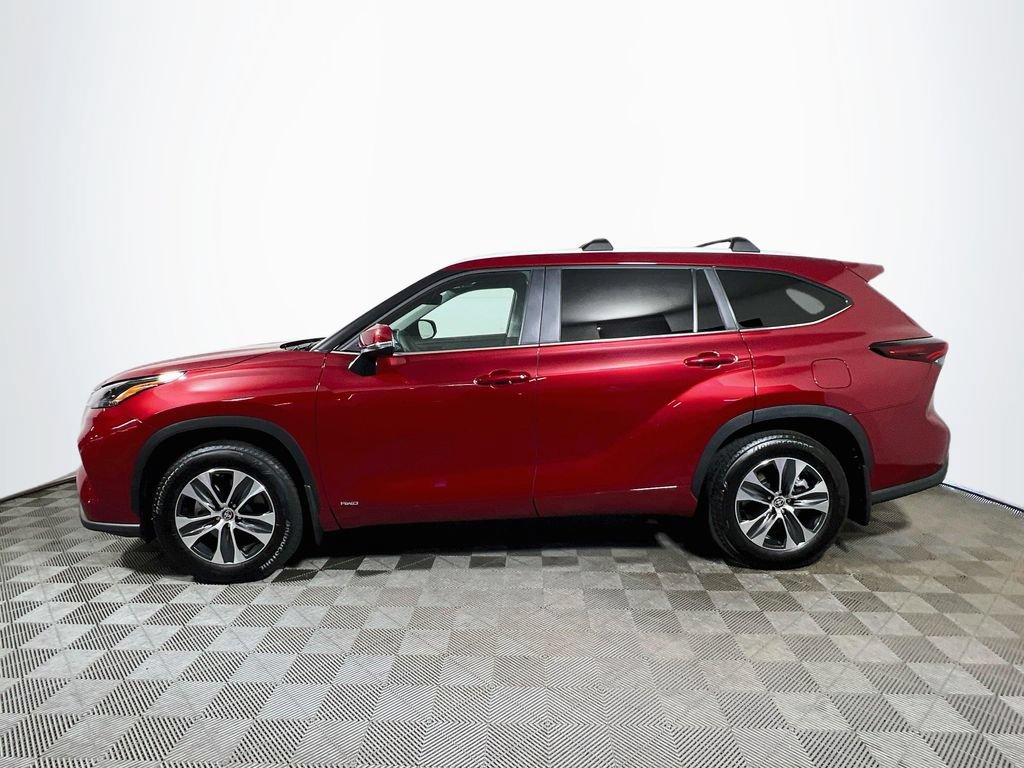 Certified 2026 Toyota Highlander XLE AWD/4WD image 4