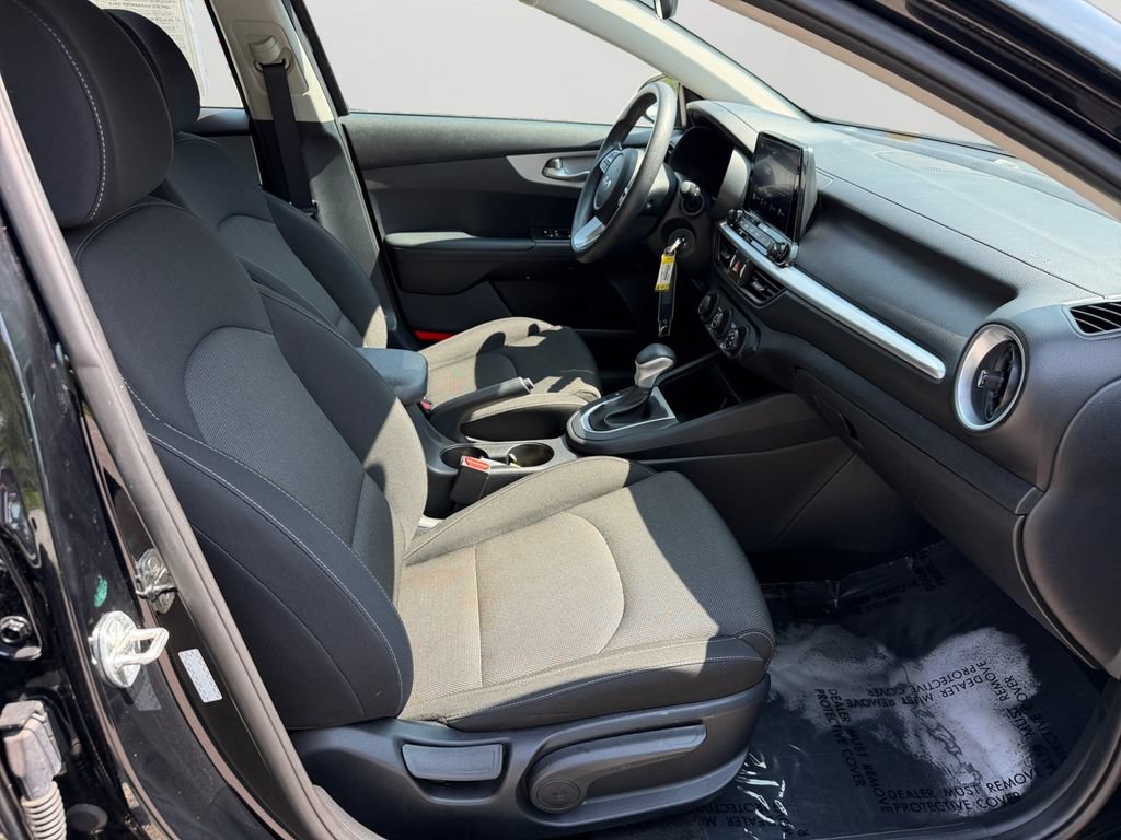 Used 2023 Kia Forte LXS FWD image 12