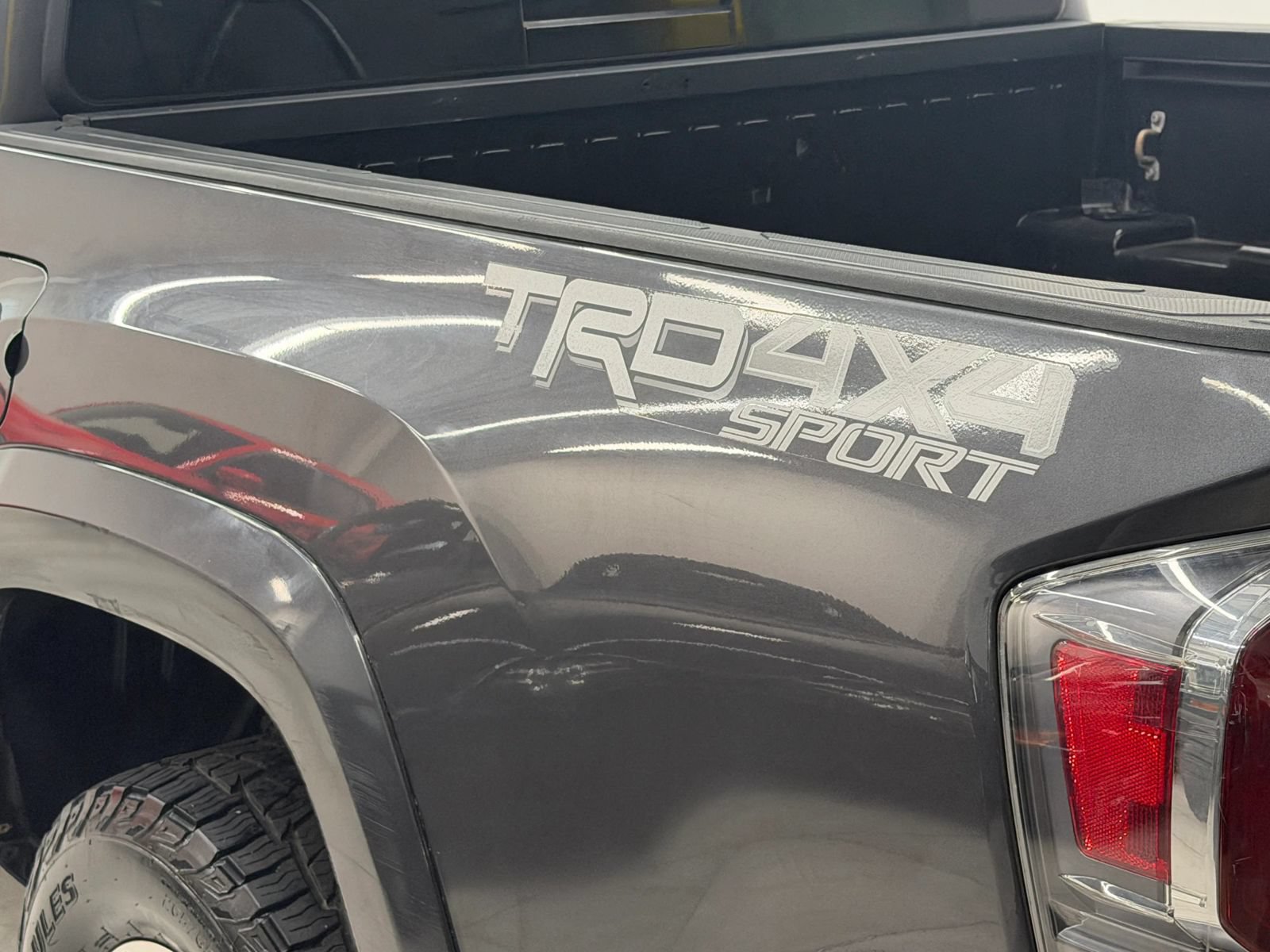 Used 2020 Toyota Tacoma TRD Sport AWD/4WD image 12