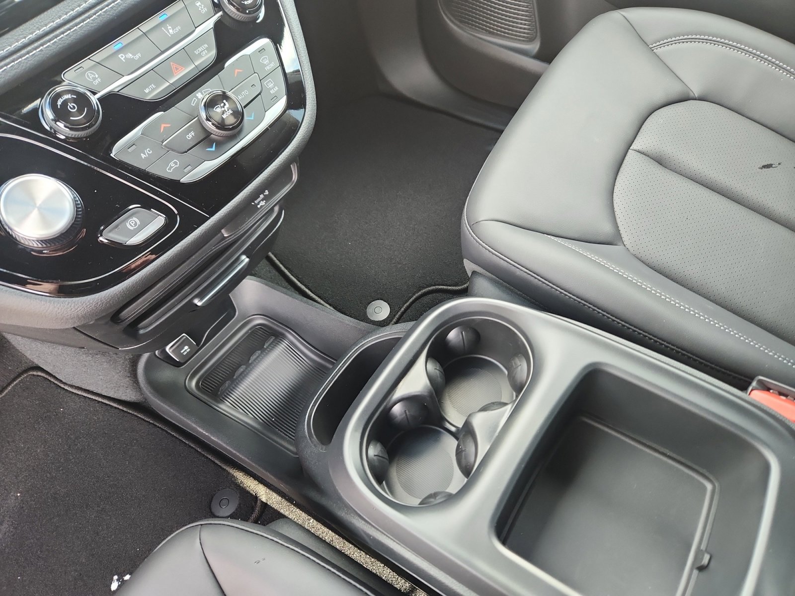 New 2026 Chrysler Pacifica Select AWD/4WD image 16
