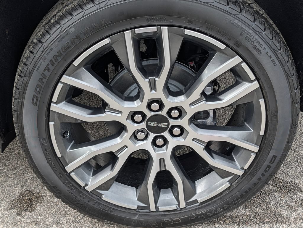 New 2026 GMC Acadia Denali Ultimate w/ LPO, Floor Liner Package AWD/4WD image 11