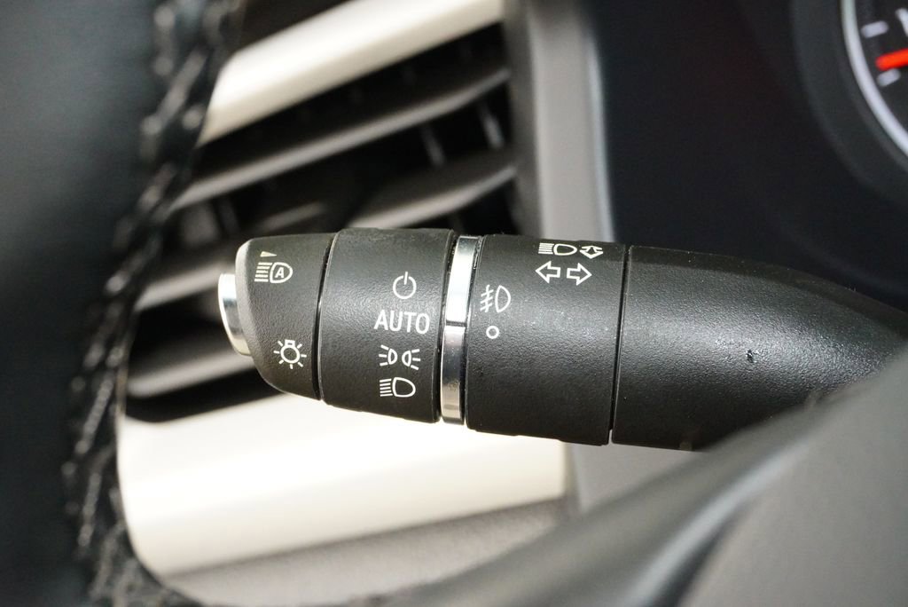 Used 2023 GMC Acadia SLT w/ Elevation Edition image 24