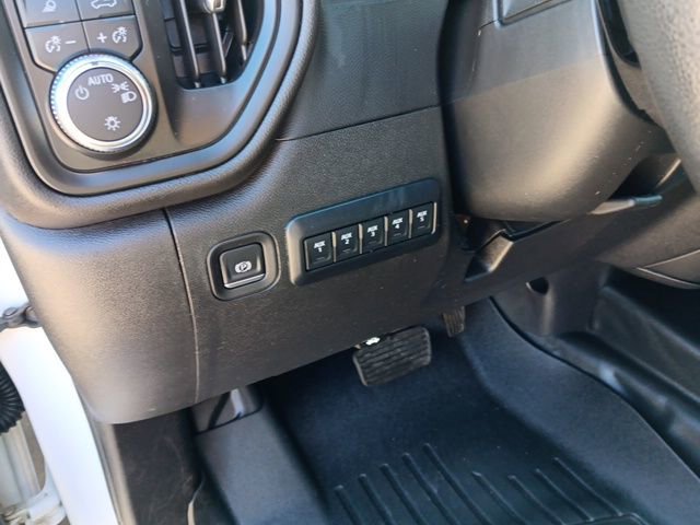 Used 2024 GMC Sierra 3500 Pro w/ Convenience Package image 29