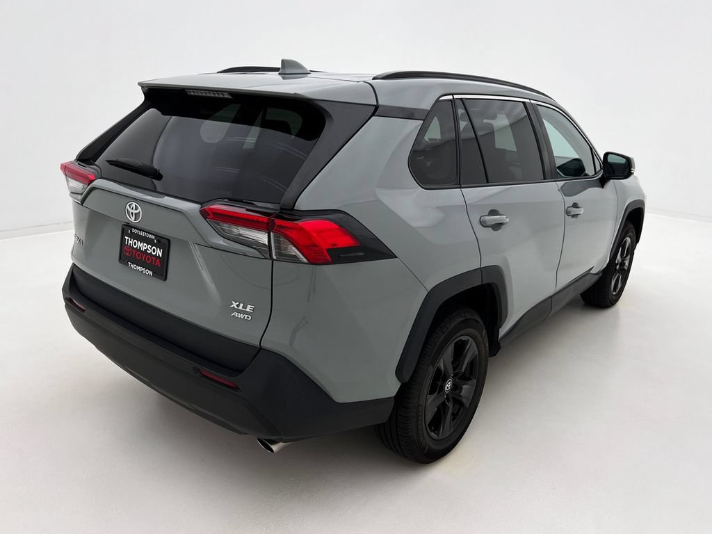 Used 2022 Toyota RAV4 XLE w/ Convenience Package AWD/4WD image 7