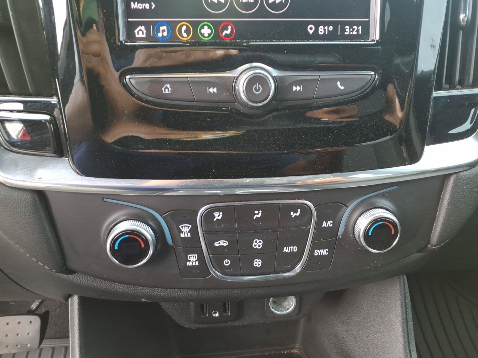 Used 2023 Chevrolet Traverse LT FWD image 13