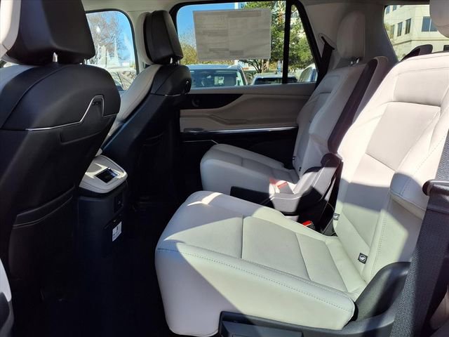 New 2026 Lincoln Navigator Premiere image 8