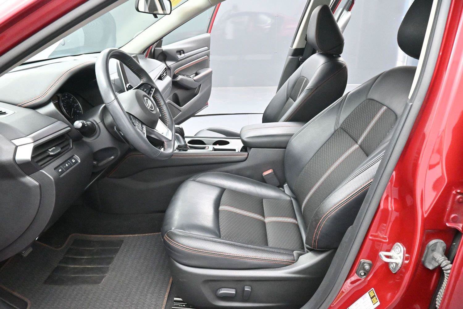 Used 2023 Nissan Altima 2.5 SR FWD image 12