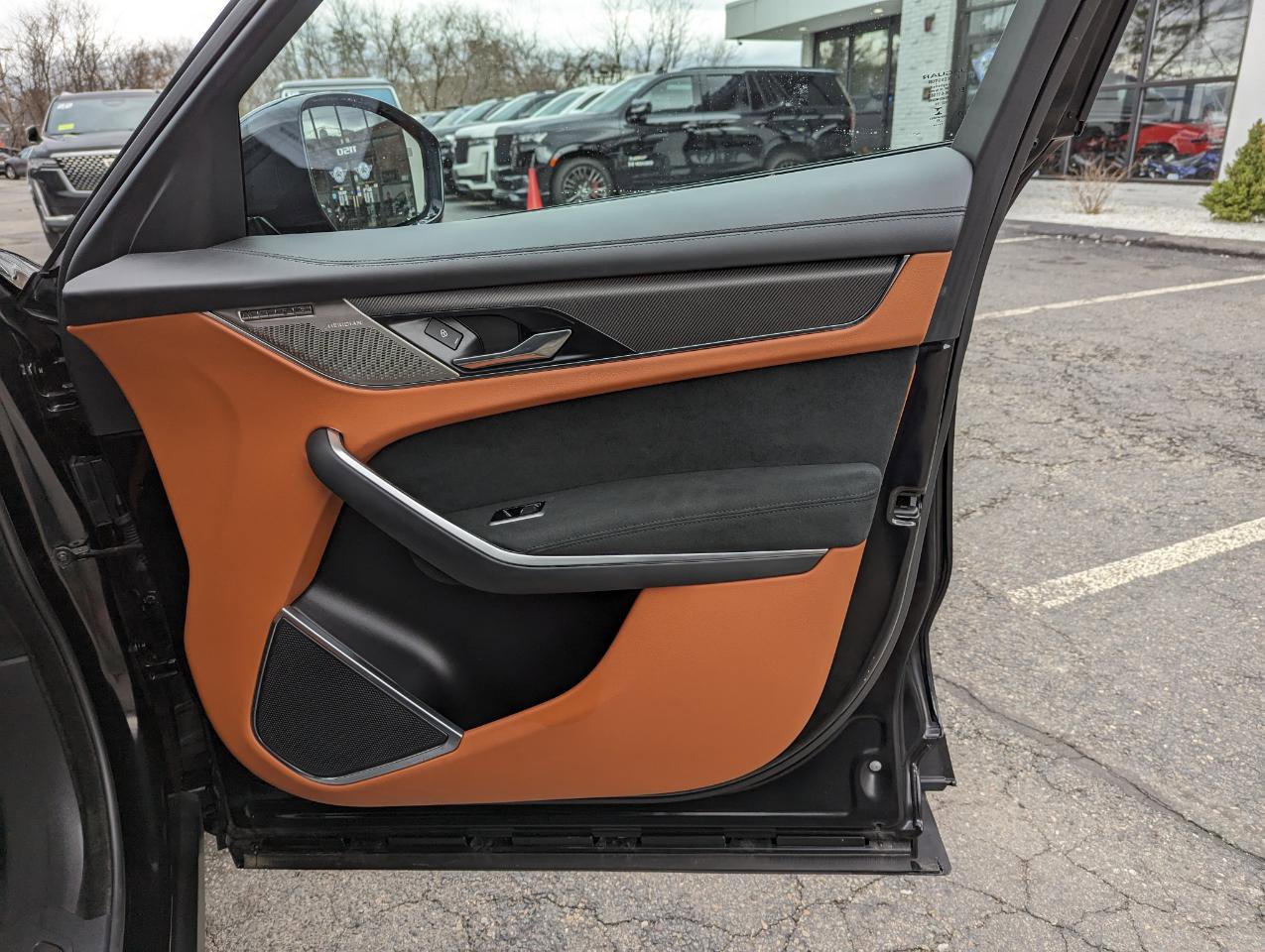 Used 2023 Jaguar F-PACE SVR image 30