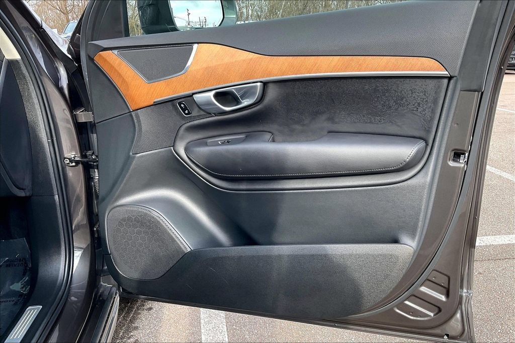 Used 2024 Volvo XC90 B6 Plus w/ Protection Package Premier image 24