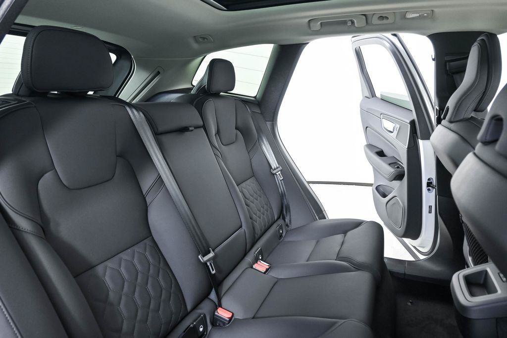 New 2026 Volvo XC60 B5 Plus w/ Protection Package Premier AWD/4WD image 20