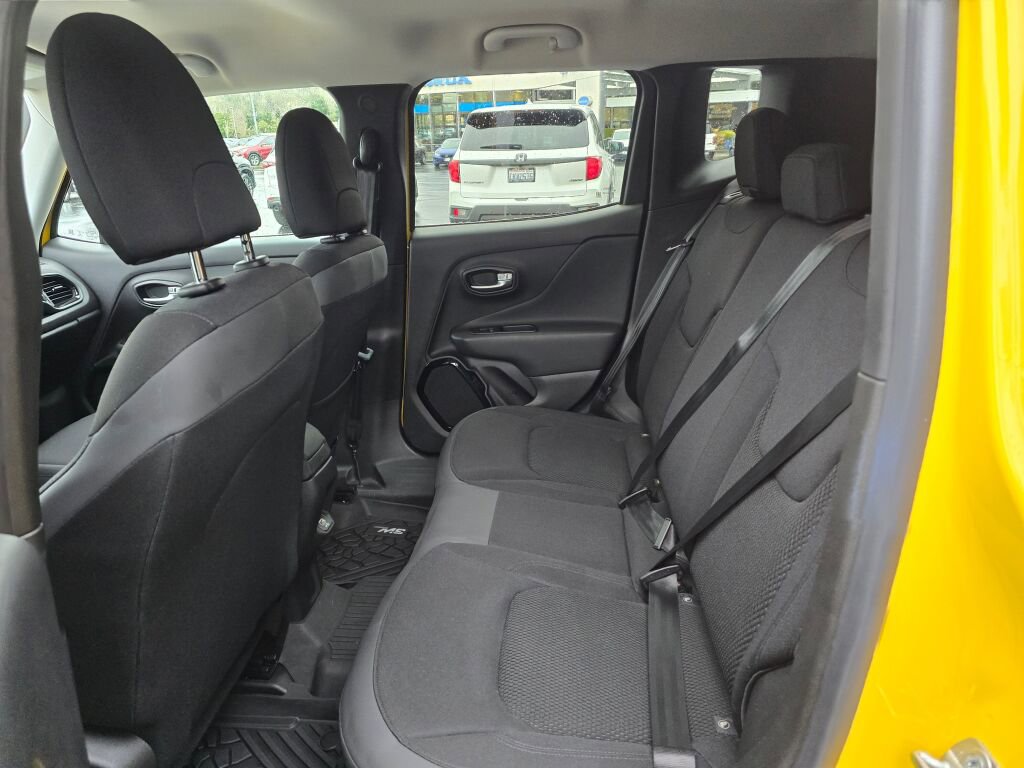 Used 2019 Jeep Renegade Altitude w/ UConnect 8.4 Nav Group image 6