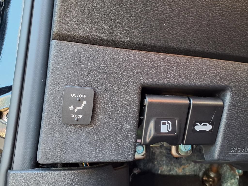 Used 2024 Nissan Kicks SR w/ SR Premium Package FWD image 17